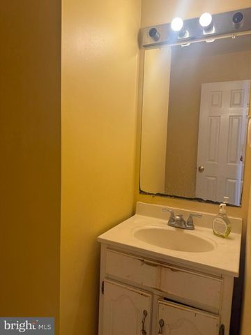 703 E DICKENSON CT, Sterling, VA 20164