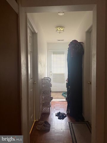 703 E DICKENSON CT, Sterling, VA 20164