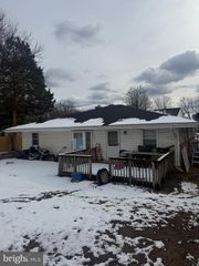 703 E DICKENSON CT, Sterling, VA 20164