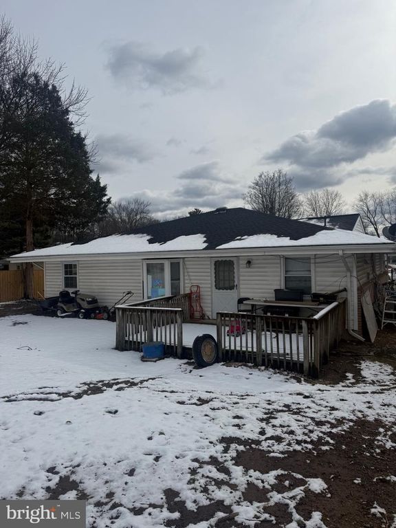 Image 1 of property listing at 703 E DICKENSON CT, Sterling, VA 20164