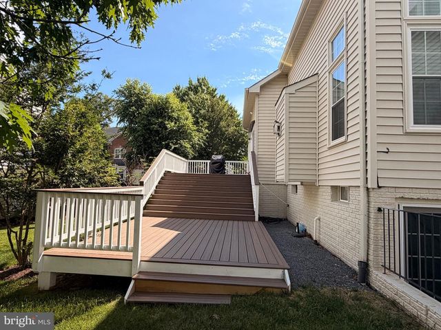 3714 VALLEY OAKS DR, Fairfax, VA 22033