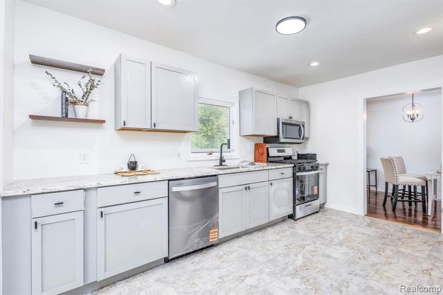 3287 Kilmer Drive, Troy, MI 48083