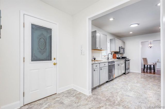 3287 Kilmer Drive, Troy, MI 48083