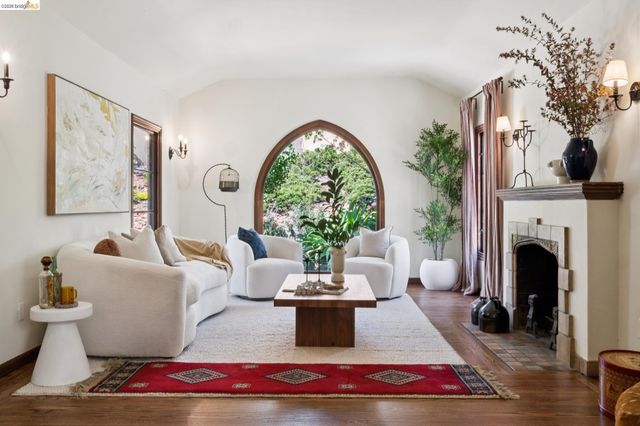 106 Sonia St, Oakland, CA 94618