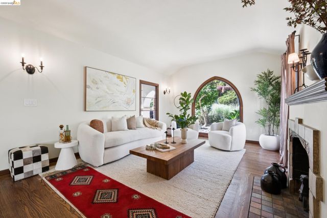 106 Sonia St, Oakland, CA 94618