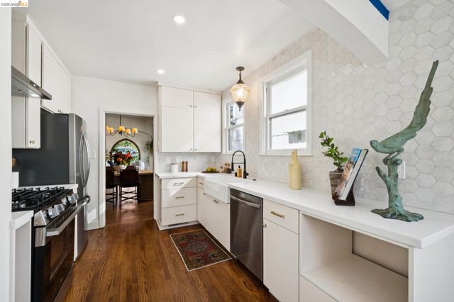 106 Sonia St, Oakland, CA 94618