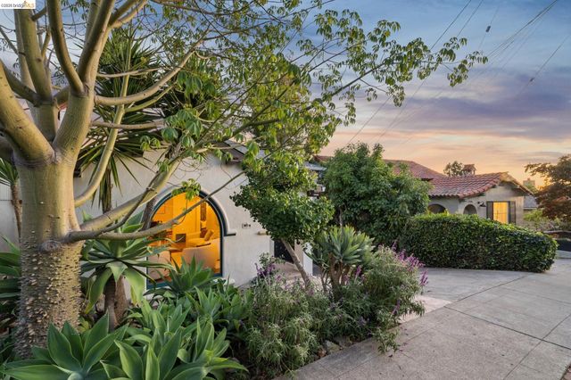 106 Sonia St, Oakland, CA 94618