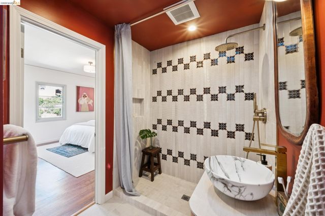 106 Sonia St, Oakland, CA 94618