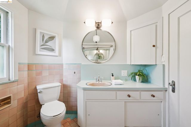 106 Sonia St, Oakland, CA 94618