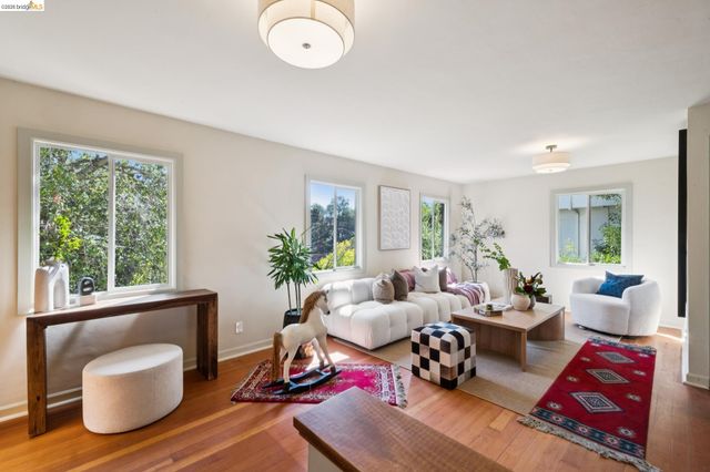 106 Sonia St, Oakland, CA 94618