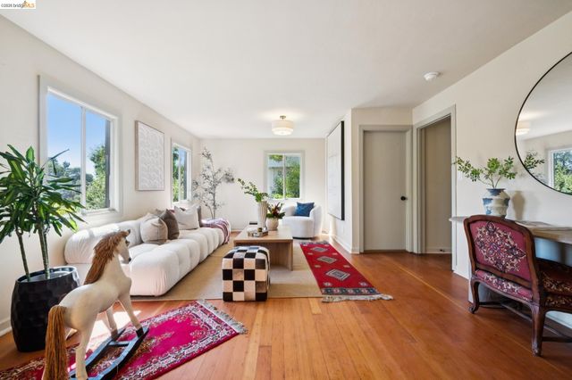 106 Sonia St, Oakland, CA 94618