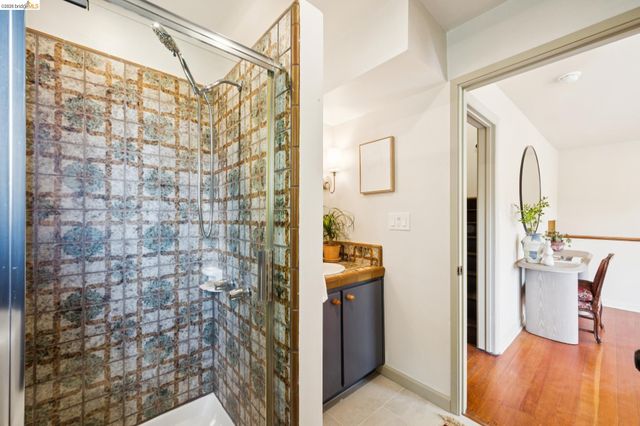 106 Sonia St, Oakland, CA 94618