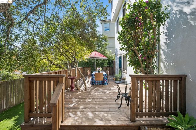 106 Sonia St, Oakland, CA 94618