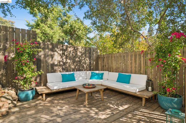 106 Sonia St, Oakland, CA 94618