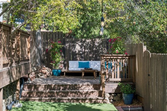 106 Sonia St, Oakland, CA 94618