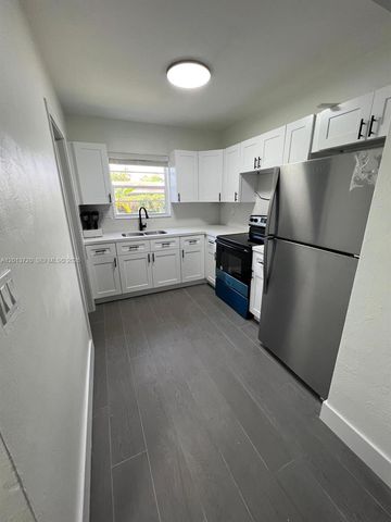 2640 NE 215th St 2640, Miami, FL 33180