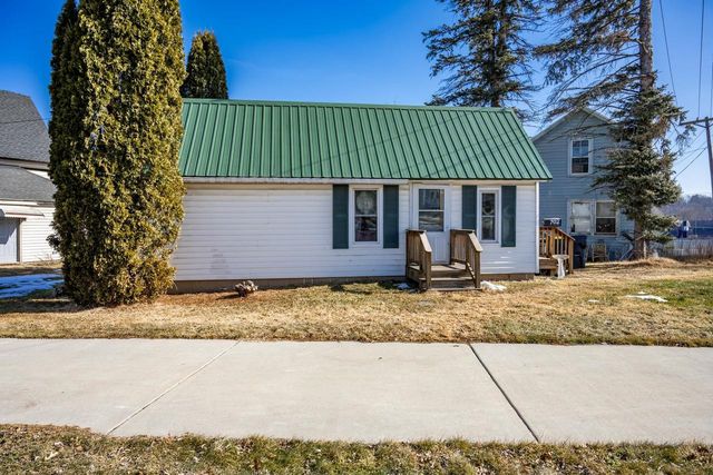 702 Academy Street, Elroy, WI 53929