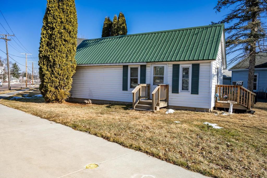 702 Academy Street, Elroy, WI 53929