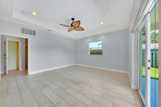 2388 E EDGEWATER Drive, Palm Beach Gardens, FL 33410