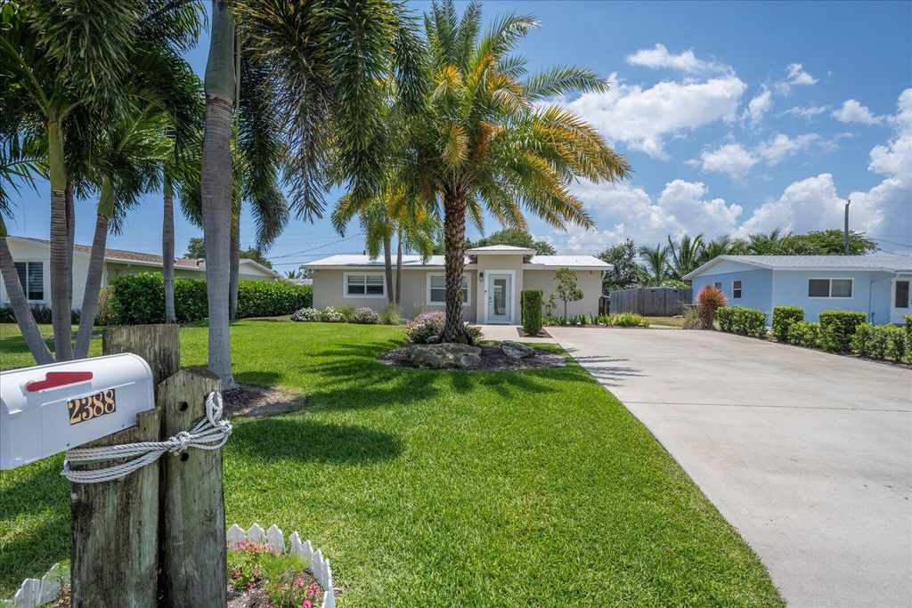 2388 E EDGEWATER Drive, Palm Beach Gardens, FL 33410