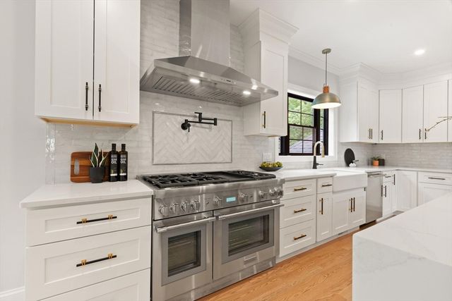 61 Lexington Street, Burlington, MA 01803