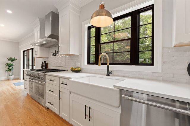 61 Lexington Street, Burlington, MA 01803