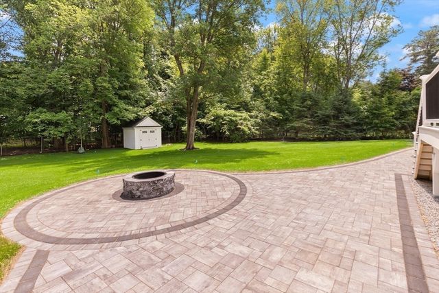 61 Lexington Street, Burlington, MA 01803