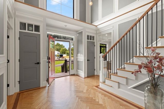 61 Lexington Street, Burlington, MA 01803