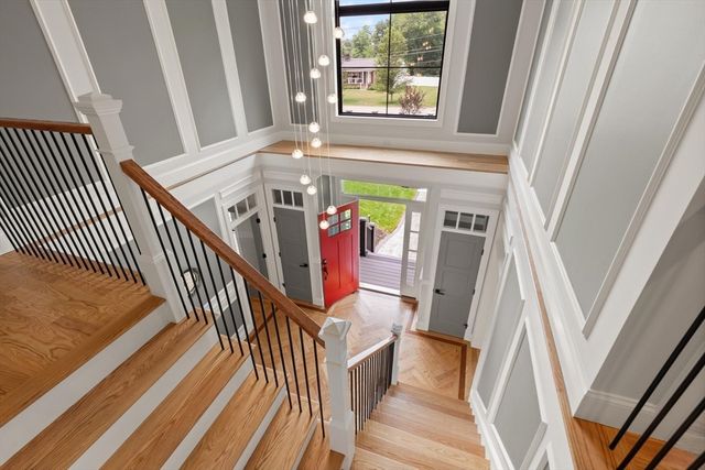 61 Lexington Street, Burlington, MA 01803