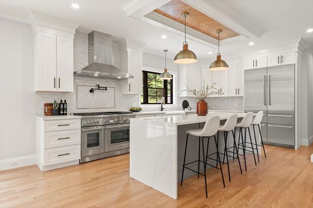 61 Lexington Street, Burlington, MA 01803