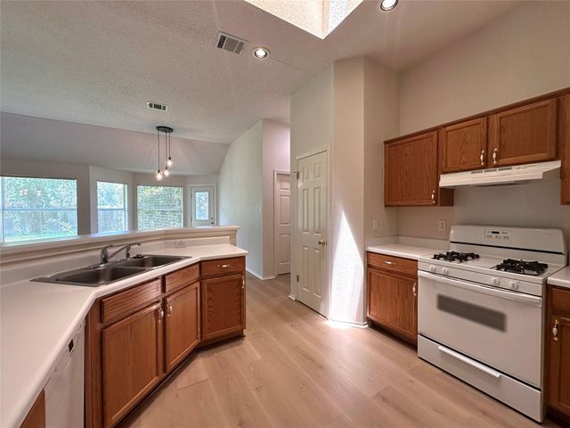 6708 Bancroft Woods DR, Austin, TX 78729