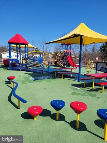 2810 TRUMAN DR, Hatfield, PA 19440