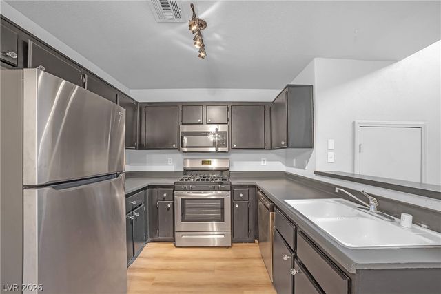 555 Roxella Lane B, Las Vegas, NV 89110