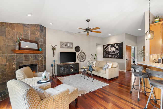 82 Scotscraig Drive, Valparaiso, IN 46385