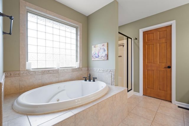 82 Scotscraig Drive, Valparaiso, IN 46385