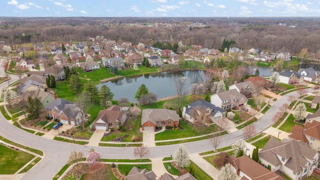 82 Scotscraig Drive, Valparaiso, IN 46385