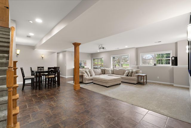 82 Scotscraig Drive, Valparaiso, IN 46385
