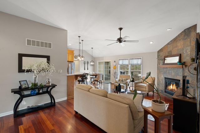 82 Scotscraig Drive, Valparaiso, IN 46385