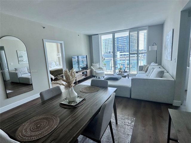 950 Brickell Bay Dr 1905, Miami, FL 33131