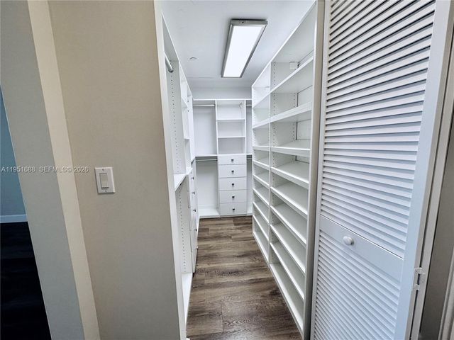 950 Brickell Bay Dr 1905, Miami, FL 33131