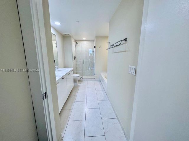 950 Brickell Bay Dr 1905, Miami, FL 33131