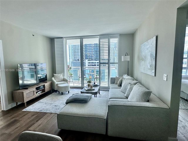 950 Brickell Bay Dr 1905, Miami, FL 33131