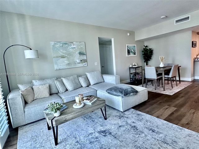 950 Brickell Bay Dr 1905, Miami, FL 33131