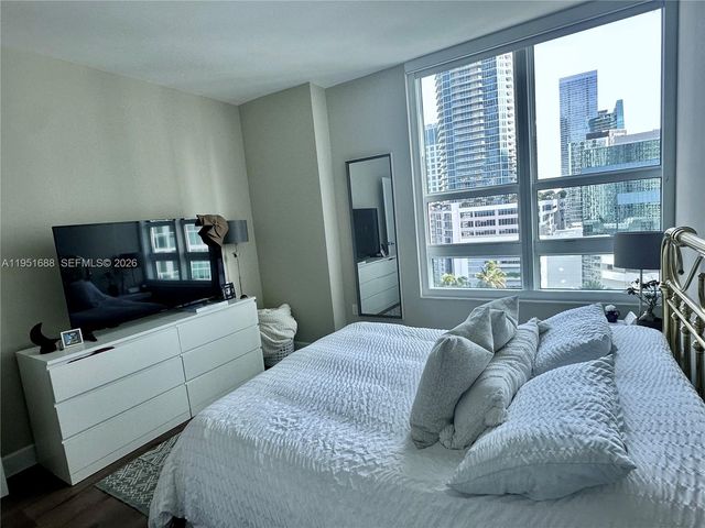 950 Brickell Bay Dr 1905, Miami, FL 33131