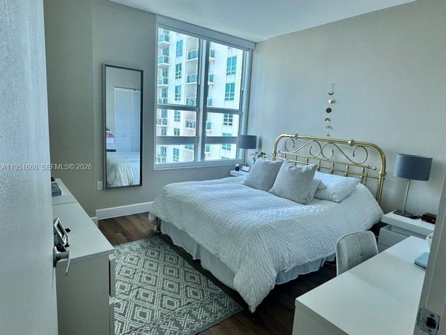 950 Brickell Bay Dr 1905, Miami, FL 33131