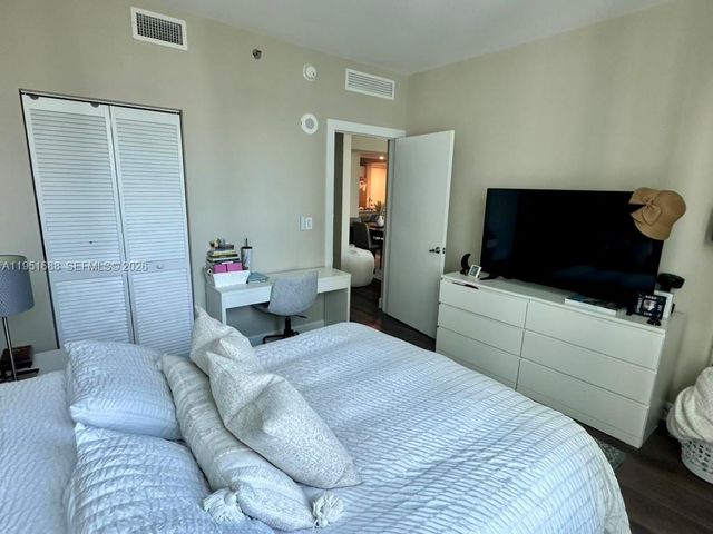 950 Brickell Bay Dr 1905, Miami, FL 33131