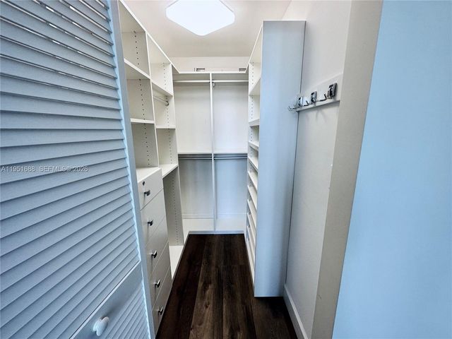 950 Brickell Bay Dr 1905, Miami, FL 33131