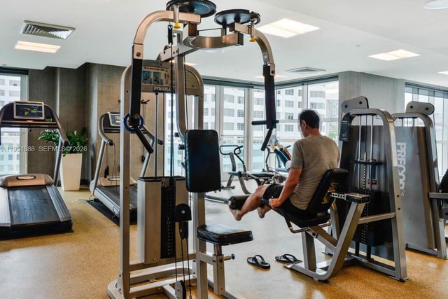 950 Brickell Bay Dr 1905, Miami, FL 33131