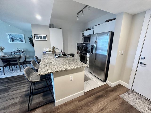 950 Brickell Bay Dr 1905, Miami, FL 33131