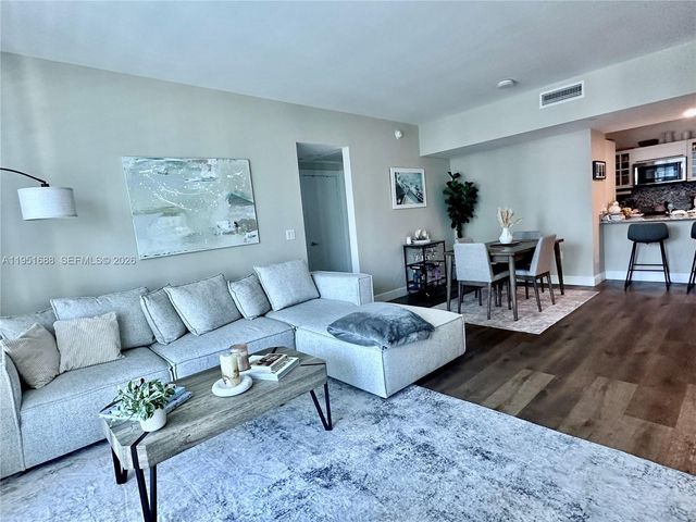 950 Brickell Bay Dr 1905, Miami, FL 33131